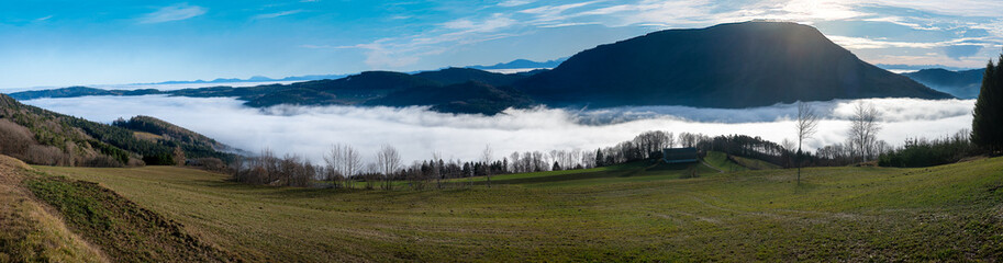 Waldviertelpanorama mit Peilstein und Bodennebel im Tal