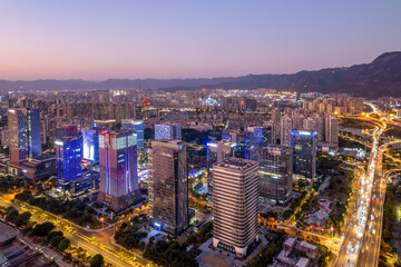 Fototapeta premium Urban Skyline at Dusk with Modern Skyscrapers