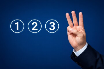 青い背景で三本の指を立てて手順や重要ポイントを示すビジネスマンの説明イメージ