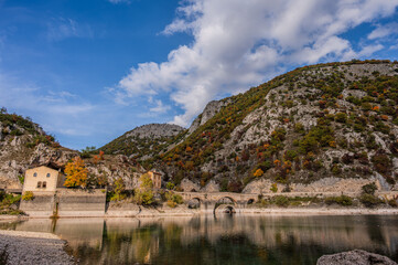 Fototapeta premium Lake San Domenico is an artificial lake in Abruzzo, in the municipality of Villalago (L'Aquila). Known for its emerald waters, it is located within the Sagittario Gorges.
