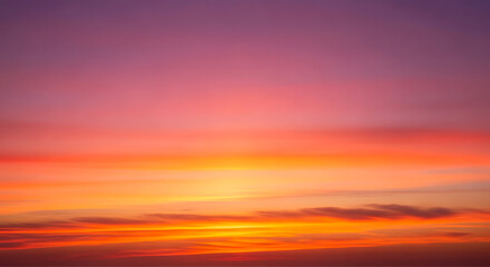 Fototapeta premium Warm Sunset Sky Background with Orange and Pink Horizon Glow