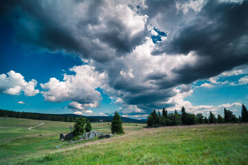 krajobraz, niebo, gras, lato, pola, blękit, górka, jary, budowa, bory, drzew, góry izerskie, © Adrian Jaśpiński