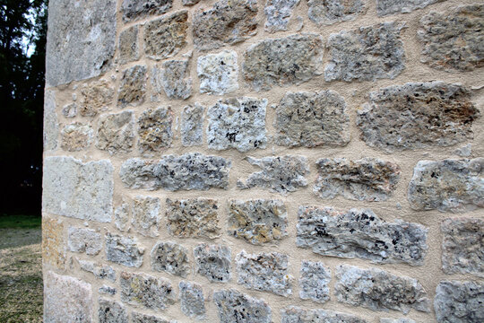 Mur et joints ton pierre sur la fa&ccedil;ade de la maison en pierre