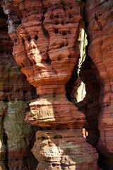 Pittoresk verwitterte Felsengebilde im Buntsandsteinmassiv der Altschlossfelsen bei Eppenbrunn, Pf&auml;lzerwald, Rheinland-Pfalz