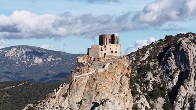 Ch&acirc;teau de Qu&eacute;ribus dans l'Aude (Occitanie, France) Forteresse royale du languedoc 