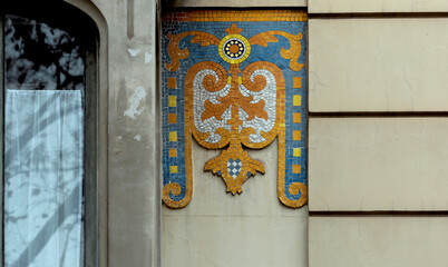 detalle ornamental de cer&aacute;mica