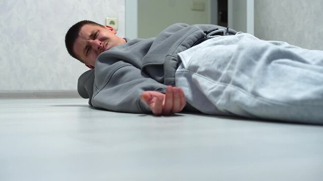 A man fell to the living room floor and lost consciousness due to a heart attack.
The man needs life-saving assistance.
The man remembers nothing after falling and hitting his head.
Dizziness, pain