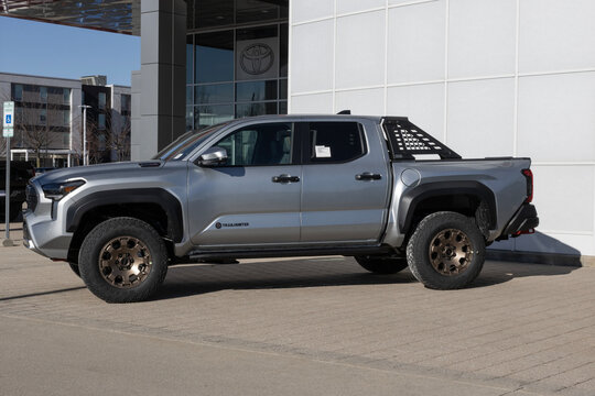 Toyota Tacoma Trailhunter 4X4 Hybrid display. Toyota offers the Tacoma with a 2.4L i-FORCE Hybrid 4-Cylinder engine. MY:2025