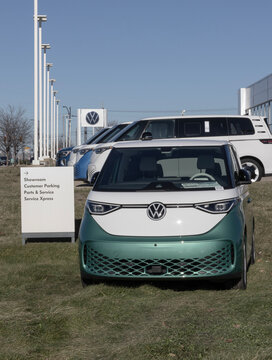 Volkswagen ID. Buzz 1st Edition 4MOTION at a dealership. VW offers the ID.Buzz with up to 234 miles of driving range. MY:2025