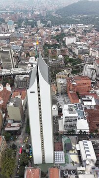 Edificio Coltejer, icono arquitect&oacute;nico y rascacielos m&aacute;s alto de Medell&iacute;n, Colombia.