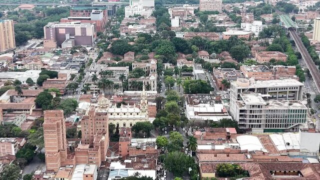 Vista a&eacute;rea de la Plaza Botero y el Palacio de la Cultura, centro de Medell&iacute;n.