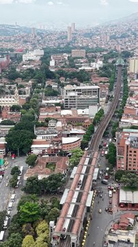 Vista a&eacute;rea de la Plaza Botero y el Palacio de la Cultura, centro de Medell&iacute;n.