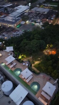Distrito financiero de El Poblado con edificios modernos y rascacielos, Medell&iacute;n, Colombia.