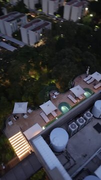 Distrito financiero de El Poblado con edificios modernos y rascacielos, Medell&iacute;n, Colombia.