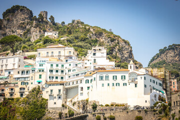 Obraz premium small town of amalfi, amalfi coast, amalfitana, coastline, italy, europe