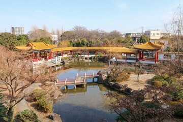 中国式自然山水庭園、瀋秀園 秀湖と藕香榭。