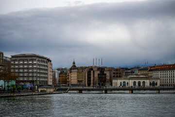 Fototapeta premium Jour d'automne sur les rives du lac de Genève