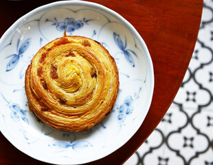 danish made from puff pastry with raisins