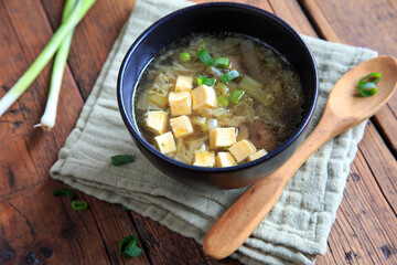 Gem&uuml;sesuppe mit tofu