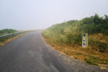 길거리, 간선도로, 경관, 아스팔트, sky, 여행, 네이처, 농촌, 국가, 수평선, 길, 시골, 여름, 거리, 비어있는, 들판, 구름, green, 드라이브, 열기, 라인, 경로, 목초, 교통