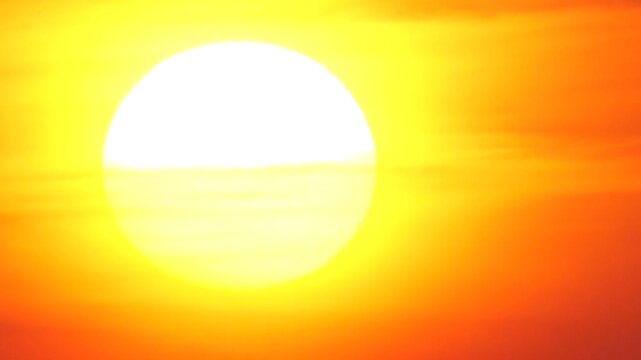 沈む夕日のアップ　島根県松江市宍道湖　日本の夕日百選
