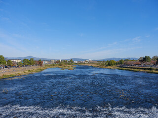 京都嵐山周辺の桂川の風景