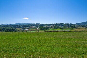 경관, sky, 들판, 목초, 네이처, 여름, 경작, 농촌, green, 농장, blue, 목초지, 시골, 국가, 구름, 나무, 봄, 수평선, 명랑한, 고개, 강, 풍경, 아웃도어