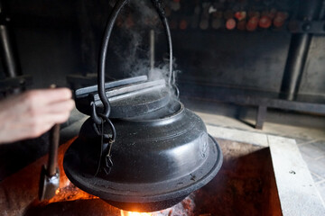 宮島・弥山の「消えずの火」
