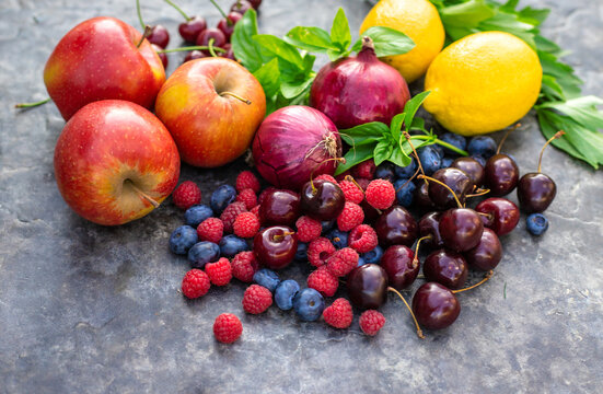 Products that contain quercetin. Selective focus.