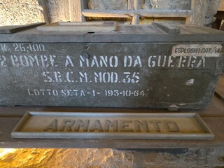 armamento, vintage bomb box