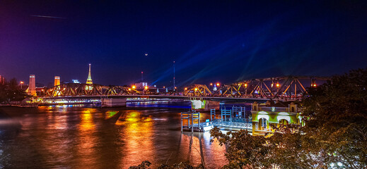 Fototapeta premium The Memorial bridge, or Phra Phuttayotfa bridge, viewed from the Chao Phraya riverside, Bangkok, Thailand