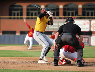 baseball pitcher throwing