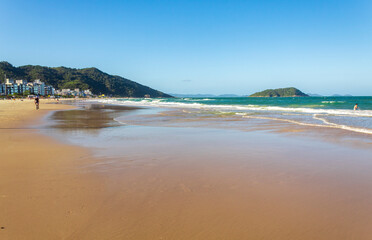   Praia Palmas do Arvoredo cidade de Governador Celso Ramos Santa Catarina Brasil regi&atilde;o da Grande Florianopolis  