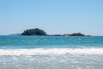 Praia Palmas do Arvoredo cidade de Governador Celso Ramos Santa Catarina Brasil regi&atilde;o da Grande Florianopolis