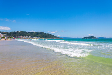 Praia Palmas do Arvoredo cidade de Governador Celso Ramos Santa Catarina Brasil regi&atilde;o da Grande Florianopolis