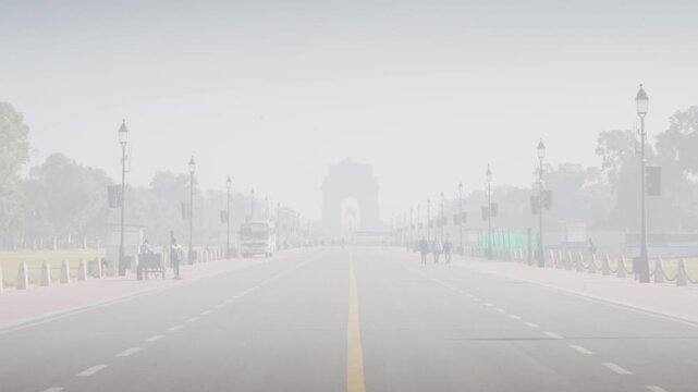 India Gate Covered in Air Pollution, Delhi