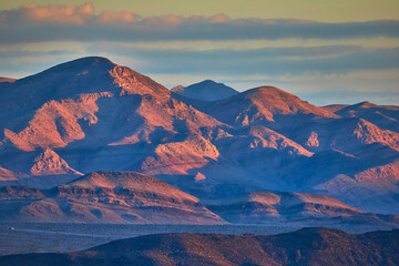 Fototapeta premium Sunset Mountain Landscape with Golden Hour Light and Clouds in Nevada Desert