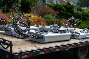 Obraz premium Wireless communications cell site upgrade to 5G technology, panel antennas on flatbed truck in residential neighborhood 