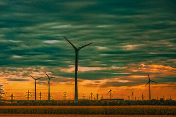 雲間の風力発電（ハンガリー）