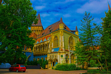 城風建築と緑（ハンガリー）