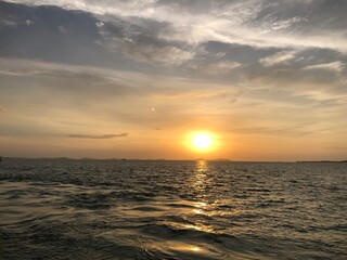 Obraz premium Vibrant sunset over calm ocean, retirement bliss, travel, idyllic