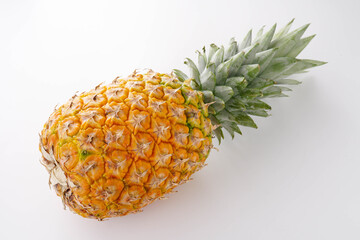 パイナップル　白背景