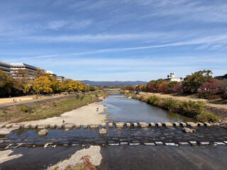 秋の鴨川の風景
