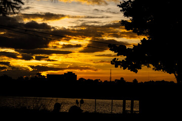 Obraz premium Silhouette at sunset with dramatic evening sky