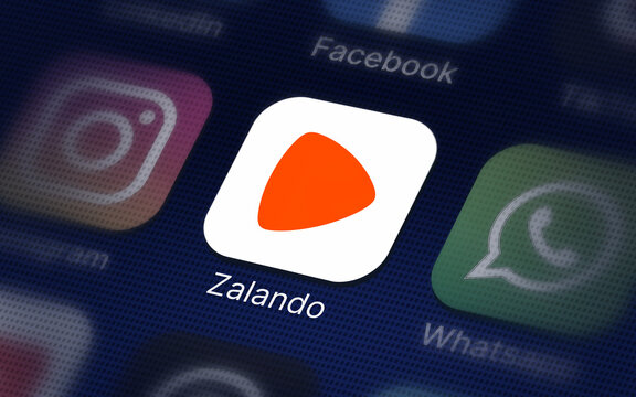 Zalando logo sur un &eacute;cran de smartphone