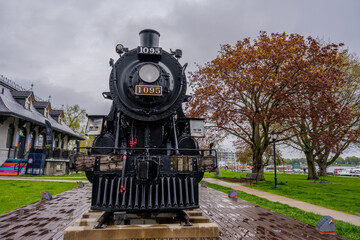 Historic steam locomotive 1095 on display at waterfront park © Emad Aljumah