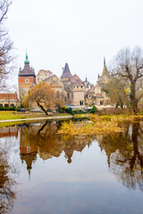 Obraz premium Vajdahunyad Castle with waterfront in Budapest at christmas time. Amazing Reflection.