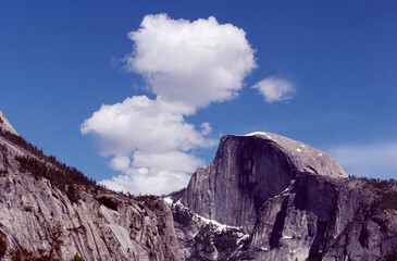 mountain peaks in yosemite national park