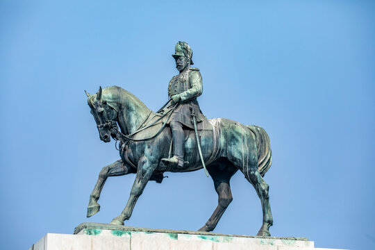 kolkata India 12th Dec 2025: In the gardens of Victoria Memorial in Kolkata stands the grand equestrian statue of Edward VII, symbolizing imperial power and colonial-era grandeur.