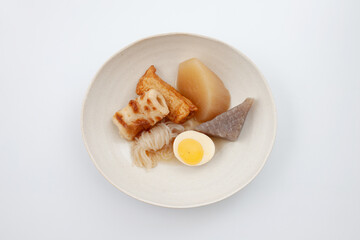 おでんの盛合わせ 白背景